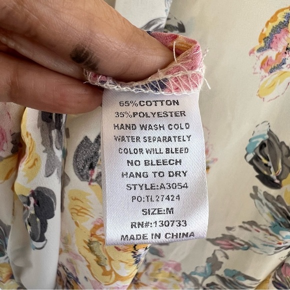 Umgee Floral Lace Up Blouse - Cream Size Medium - Picture 11 of 14